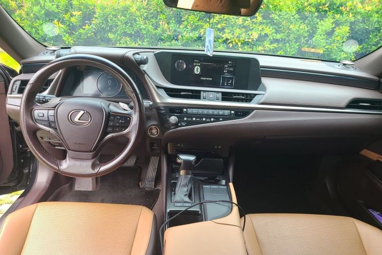 Used Lexus ES 2020 200 Excellence Edition Interior 2