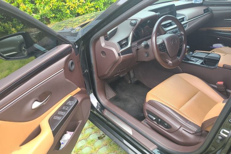 Used Lexus ES 2020 200 Excellence Edition Interior 3
