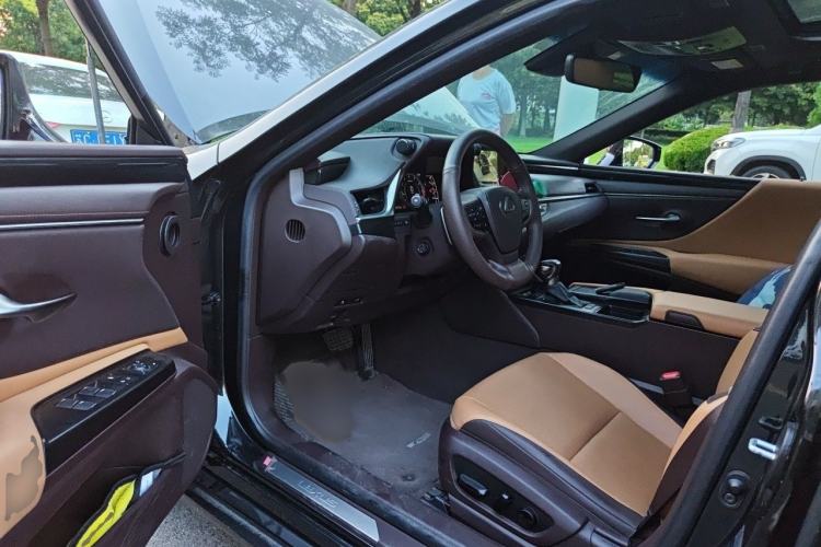 Used Lexus ES 2020 200 Excellence Edition Interior 3