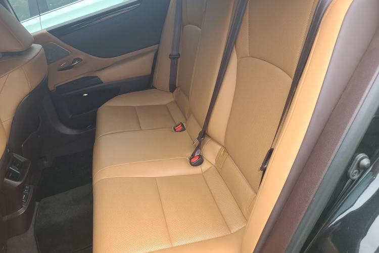 Used Lexus ES 2020 200 Excellence Edition Interior 4