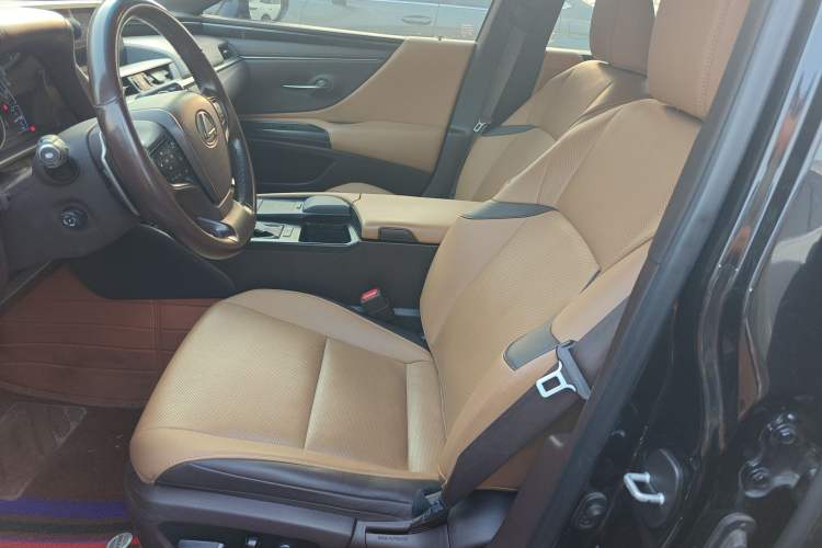 Used Lexus ES 2020 300h Premier Edition Left Front Seat
