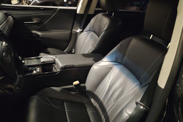 Used Lexus ES 2020 300h Premium Edition Left Front Seat
