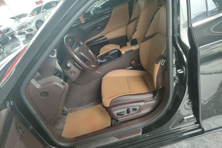 Used Lexus ES 2020 200 Excellence Edition Left Front Seat