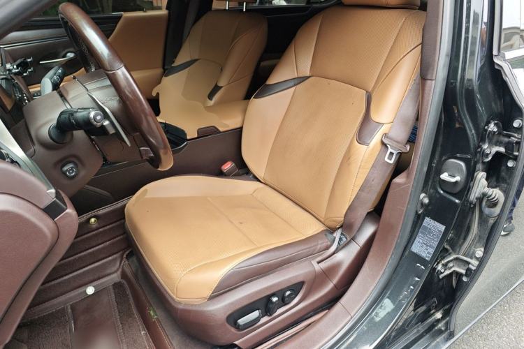 Used Lexus ES 2020 300h Premier Edition Left Front Seat