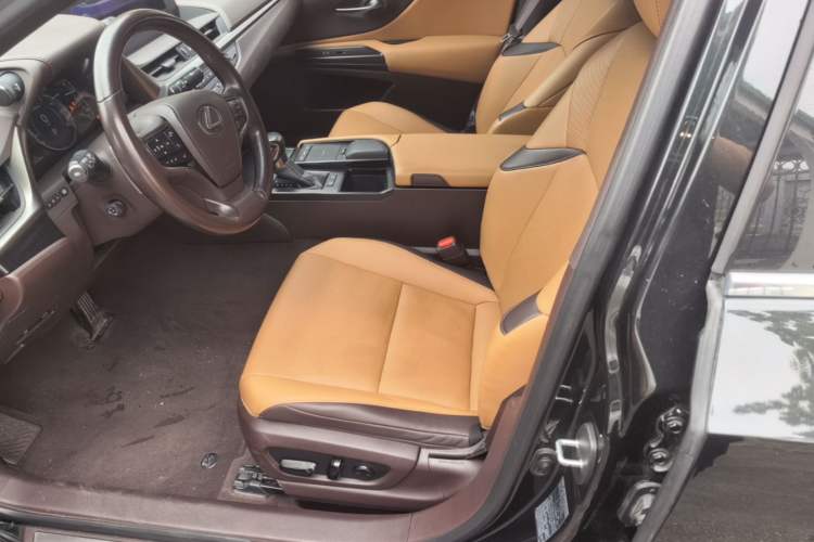 Used Lexus ES 2020 260 Excellence Edition Left Front Seat