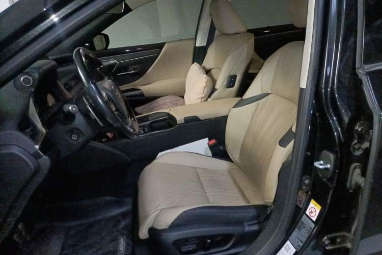 Used Lexus ES 2020 300h Executive Edition Left Front Seat