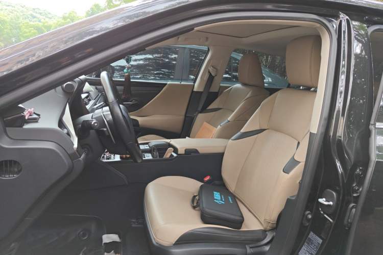 Used Lexus ES 2020 200 Luxury Edition Left Front Seat