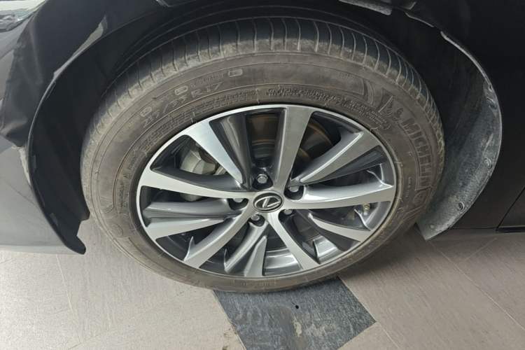 Used Lexus ES 2020 300h Premier Edition Left Front Wheel Hub