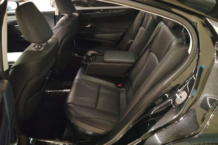 Used Lexus ES 2020 300h Premium Edition Left Rear Seat