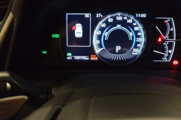 Used Lexus ES 2020 300h Premium Edition Odometer Close Up