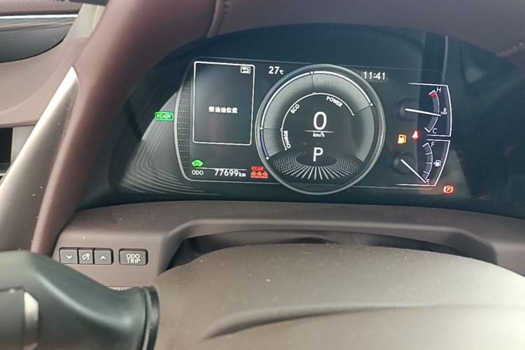 Used Lexus ES 2020 300h Premier Edition Odometer Close Up