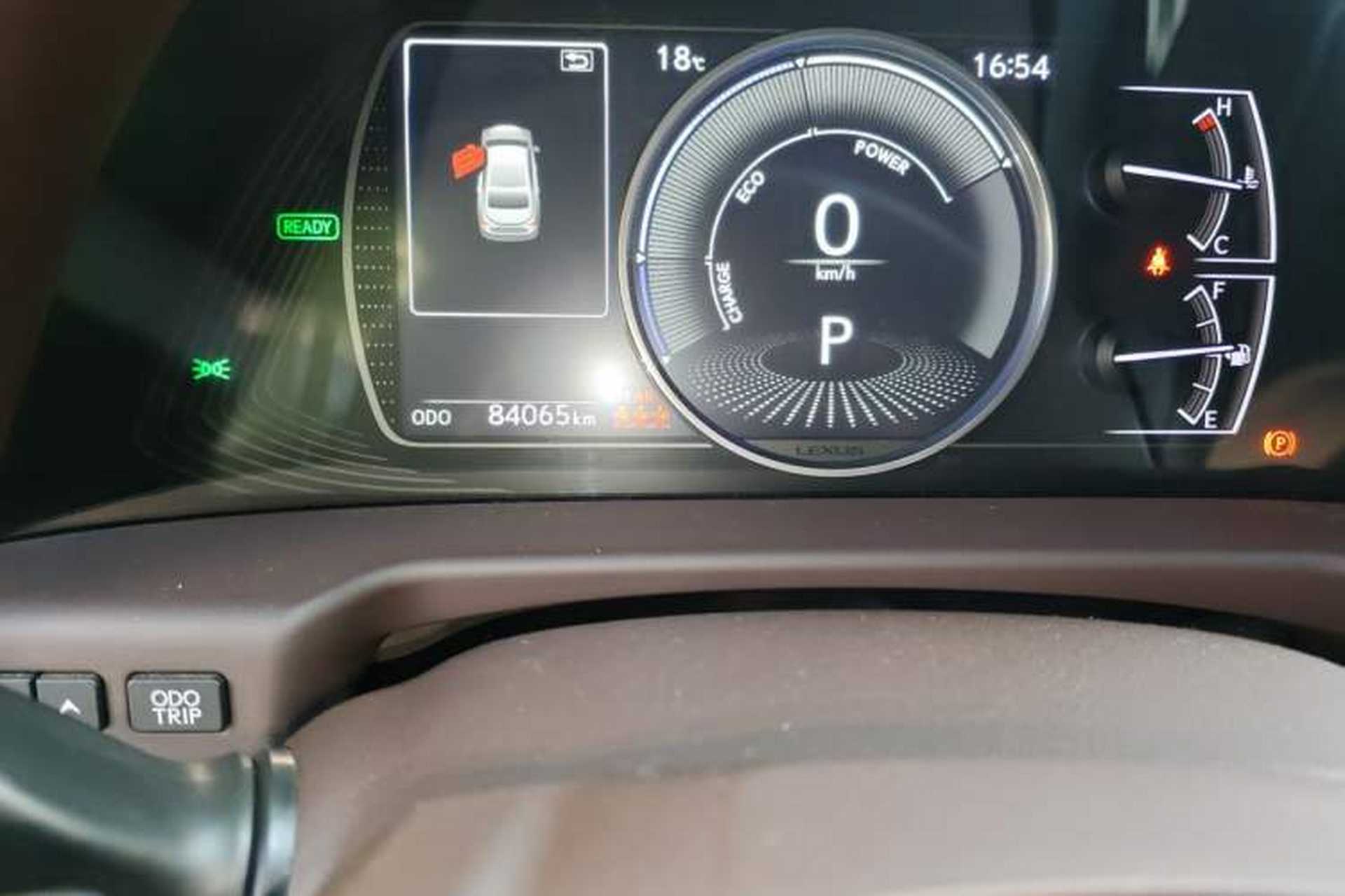 Used Lexus ES 2020 300h Premier Edition Odometer Close Up
