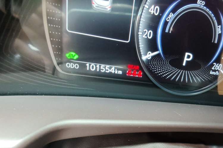 Used Lexus ES 2020 300h Premier Edition Odometer Close Up