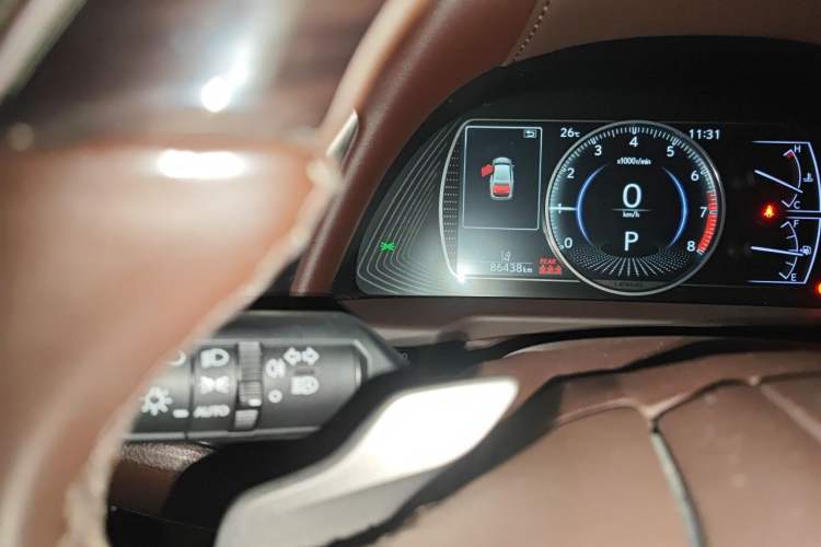 Used Lexus ES 2020 200 Luxury Edition Odometer Close Up
