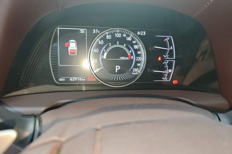 Used Lexus ES 2020 200 Excellence Edition Odometer Close Up