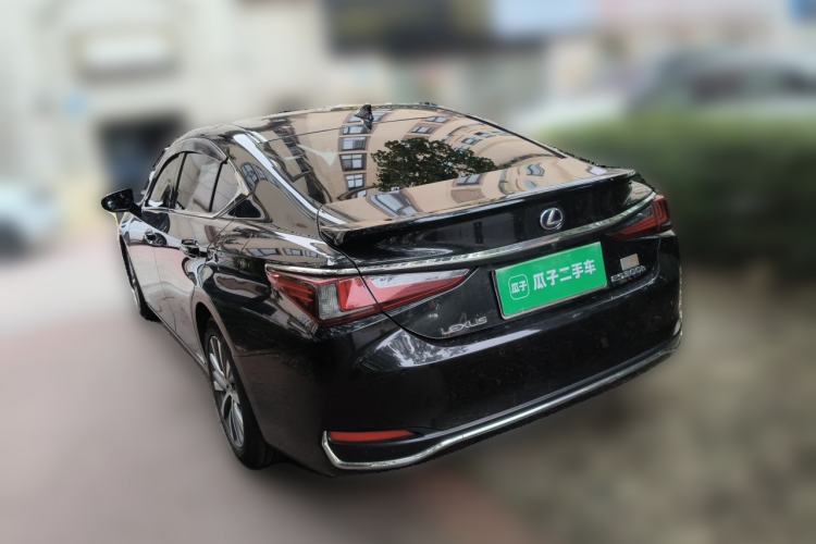 Used Lexus ES 2020 300h Premier Edition Rear Left 45 Deg
