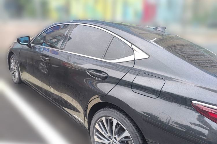 Used Lexus ES 2020 300h Deluxe Edition Rear Left 45 Deg
