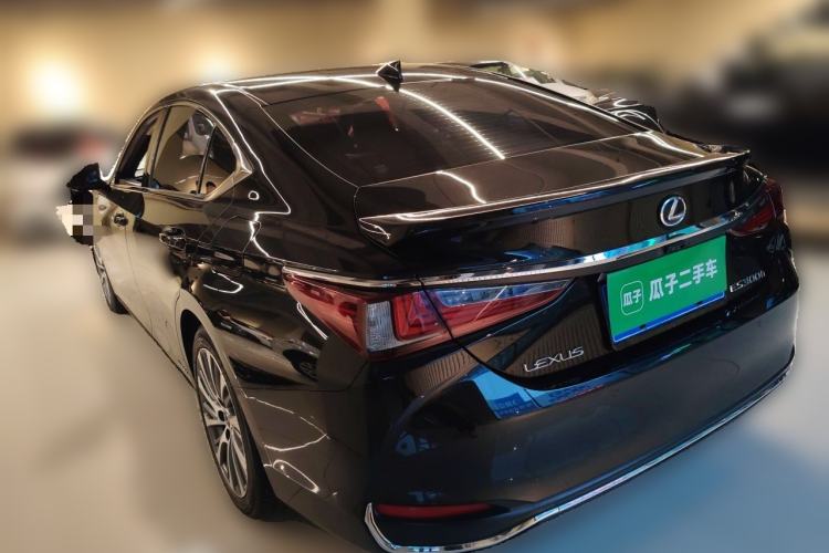 Used Lexus ES 2020 300h Premium Edition Rear Left 45 Deg