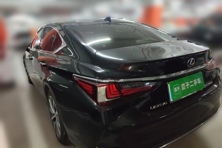 Used Lexus ES 2020 200 Excellence Edition Rear Left 45 Deg