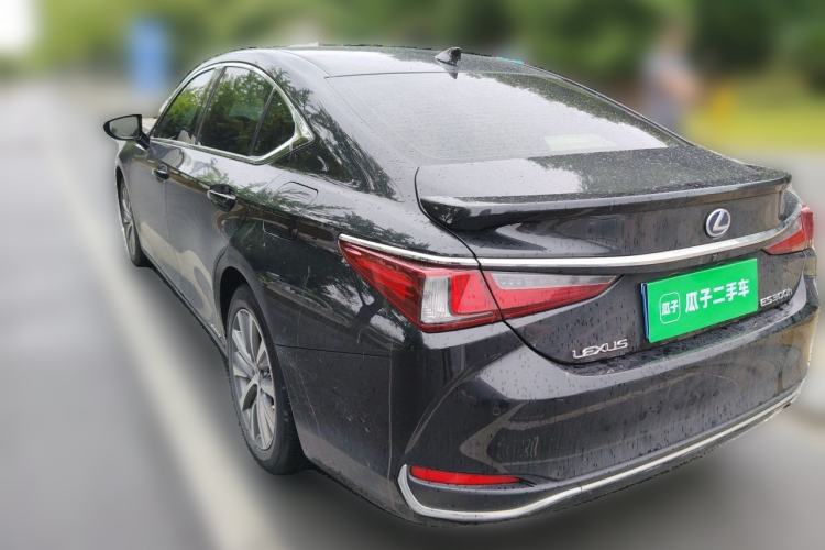 Used Lexus ES 2020 300h Premier Edition Rear Left 45 Deg