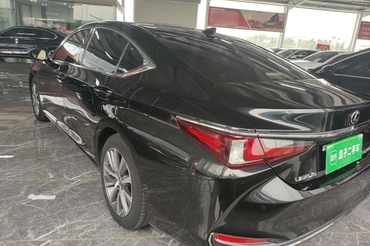 Used Lexus ES 2020 200 Excellence Edition Rear Left 45 Deg