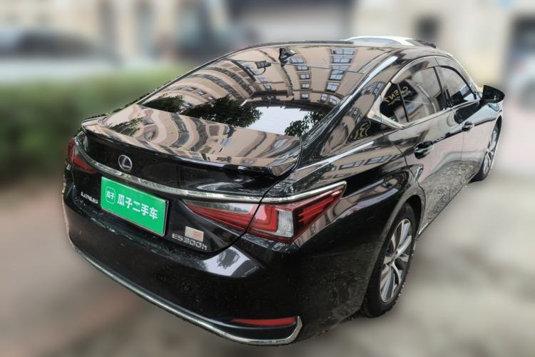 Used Lexus ES 2020 300h Premier Edition Rear Right 45 Deg
