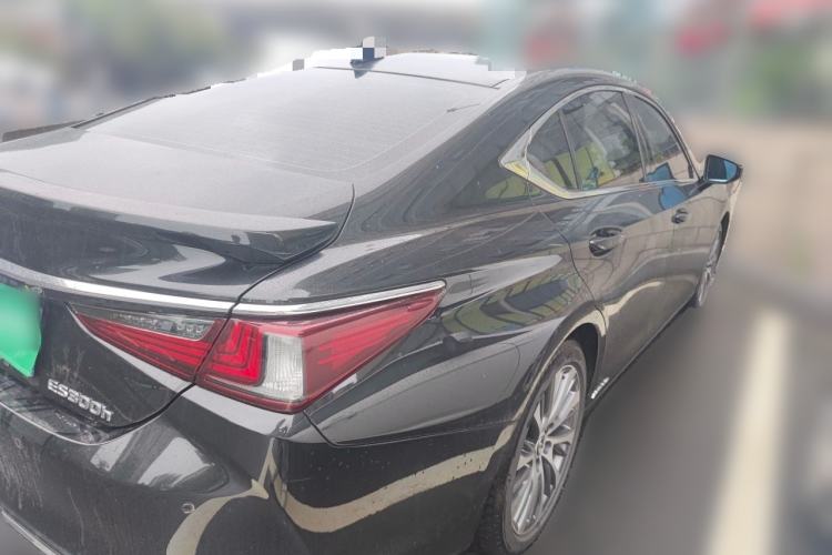 Used Lexus ES 2020 300h Deluxe Edition Rear Right 45 Deg