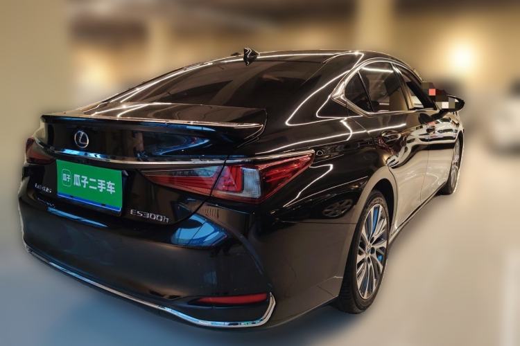 Used Lexus ES 2020 300h Premium Edition Rear Right 45 Deg