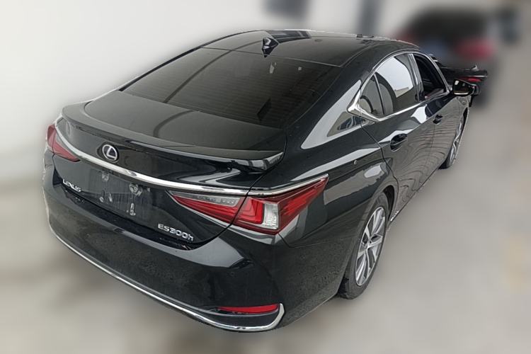 Used Lexus ES 2020 300h Premier Edition Rear Right 45 Deg