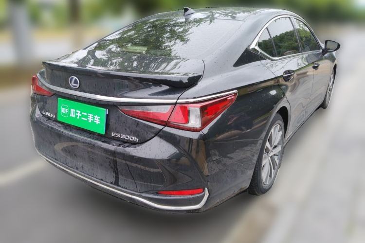 Used Lexus ES 2020 300h Premier Edition Rear Right 45 Deg