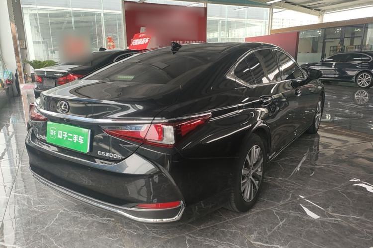 Used Lexus ES 2020 200 Excellence Edition Rear Right 45 Deg
