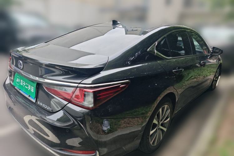 Used Lexus ES 2020 300h Premier Edition Rear Right 45 Deg