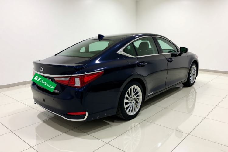 Used Lexus ES 2020 300h Executive Edition Rear Right 45 Deg