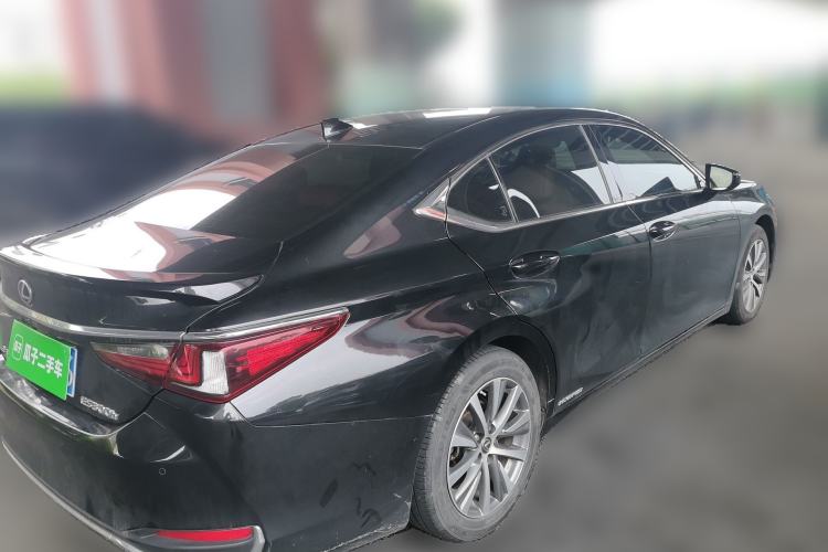 Used Lexus ES 2020 300h Premier Edition Rear Right 45 Deg