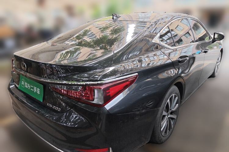 Used Lexus ES 2020 200 Luxury Edition Rear Right 45 Deg