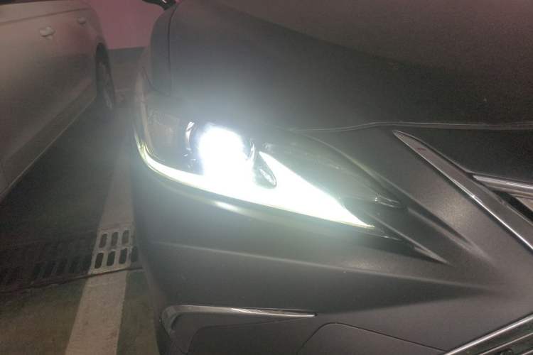 Used Lexus ES 2020 200 Excellence Edition Right Front Headlight
