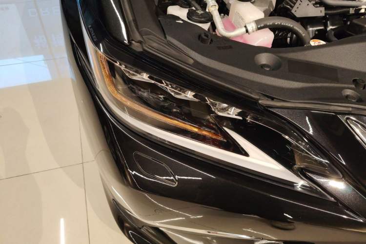 Used Lexus ES 2020 300h Premium Edition Right Front Headlight