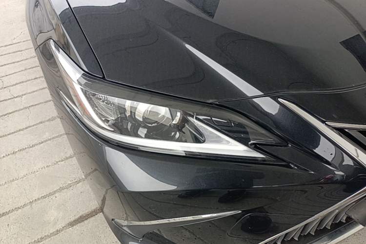 Used Lexus ES 2020 300h Premier Edition Right Front Headlight