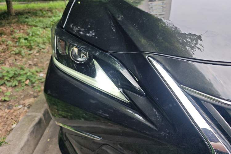 Used Lexus ES 2020 300h Premier Edition Right Front Headlight