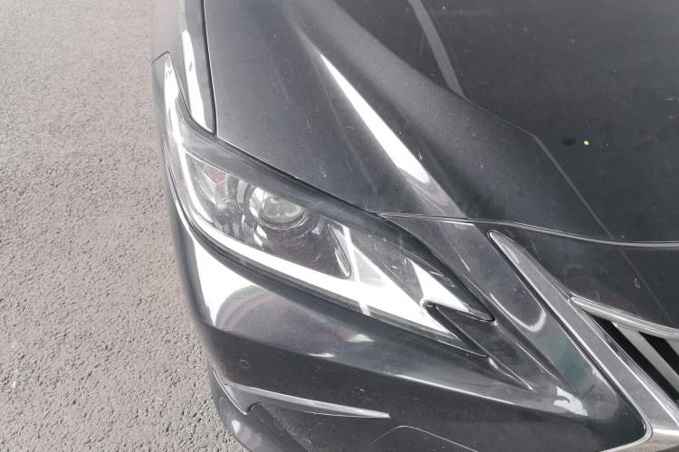 Used Lexus ES 2020 300h Premier Edition Right Front Headlight