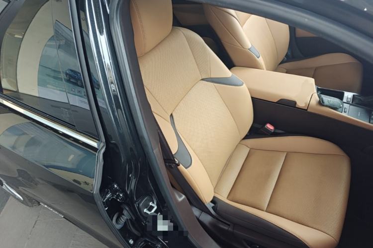 Used Lexus ES 2020 300h Premier Edition Right Front Seat