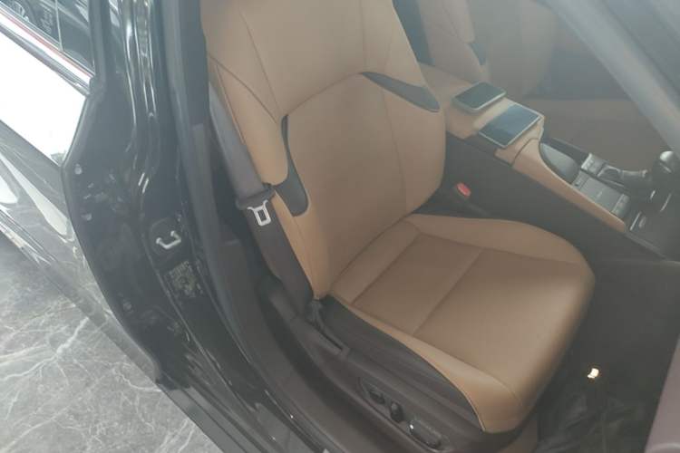 Used Lexus ES 2020 200 Excellence Edition Right Front Seat