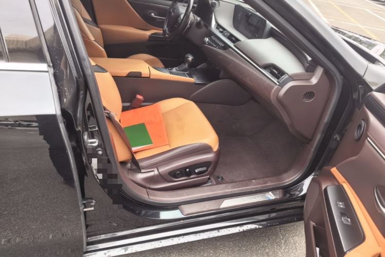 Used Lexus ES 2020 260 Excellence Edition Right Front Seat