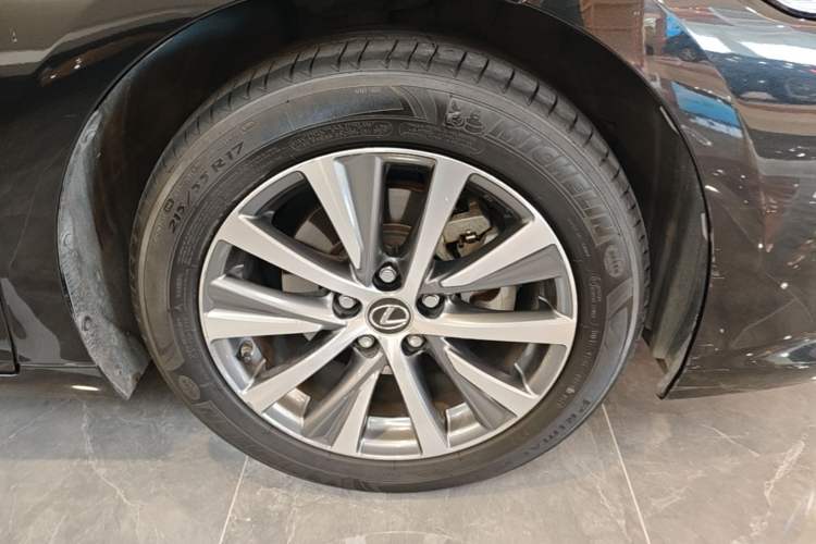 Used Lexus ES 2020 200 Excellence Edition Right Front Wheel Hub