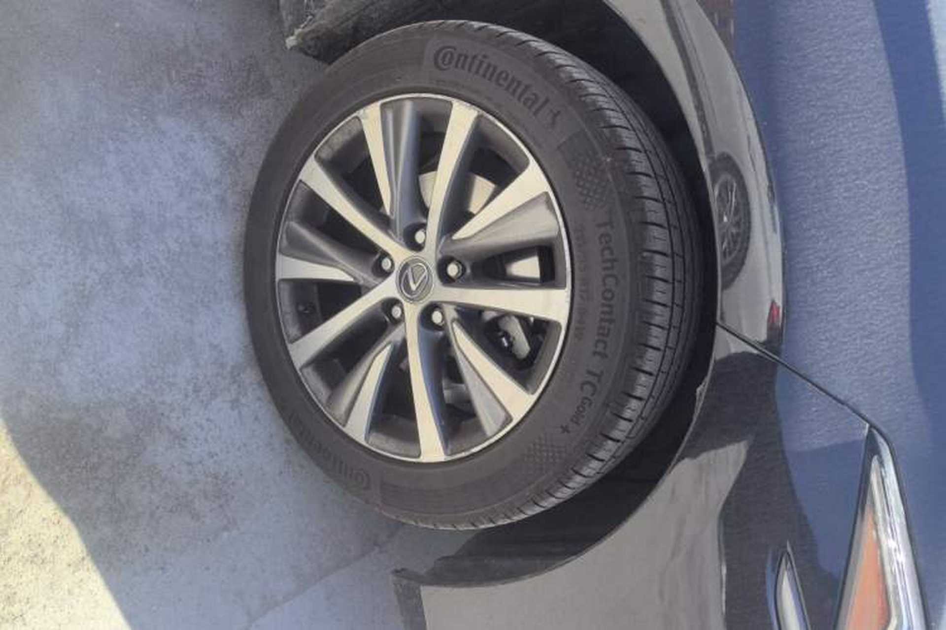 Used Lexus ES 2020 200 Excellence Edition Right Front Wheel Hub