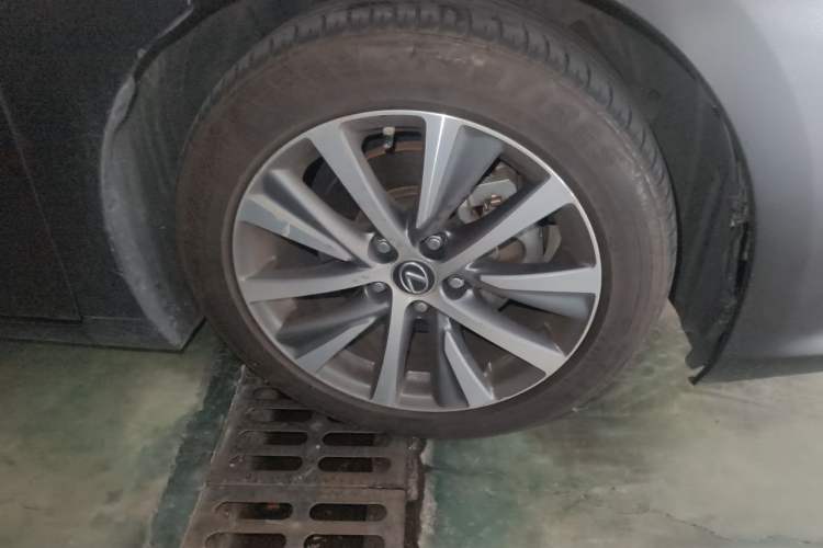 Used Lexus ES 2020 200 Excellence Edition Right Front Wheel Hub