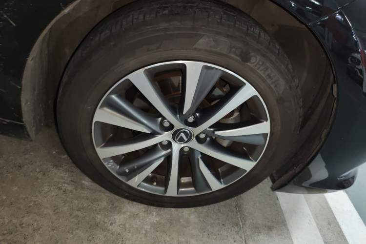 Used Lexus ES 2020 200 Excellence Edition Right Front Wheel Hub