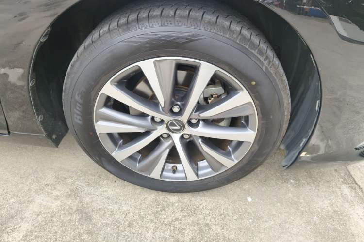 Used Lexus ES 2020 200 Excellence Edition Right Front Wheel Hub