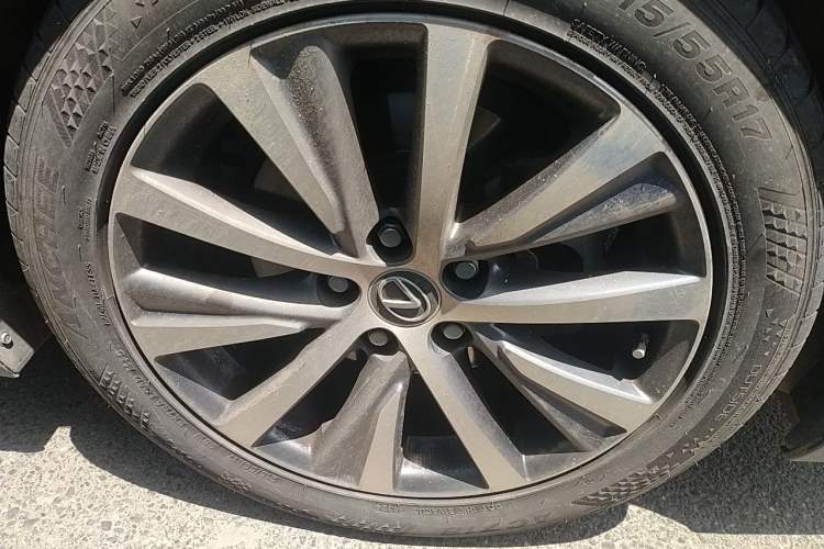 Used Lexus ES 2020 260 Excellence Edition Right Front Wheel Hub