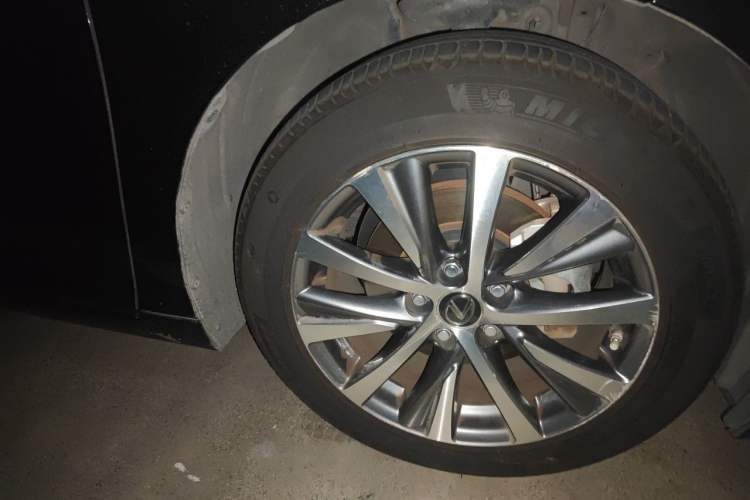 Used Lexus ES 2020 200 Luxury Edition Right Front Wheel Hub